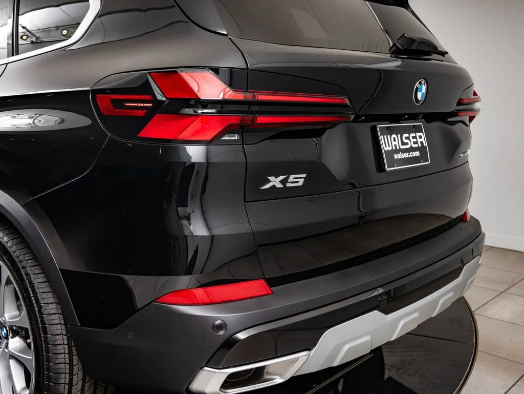 New 2026 Black Sapphire Metallic BMW xDrive40i image 19