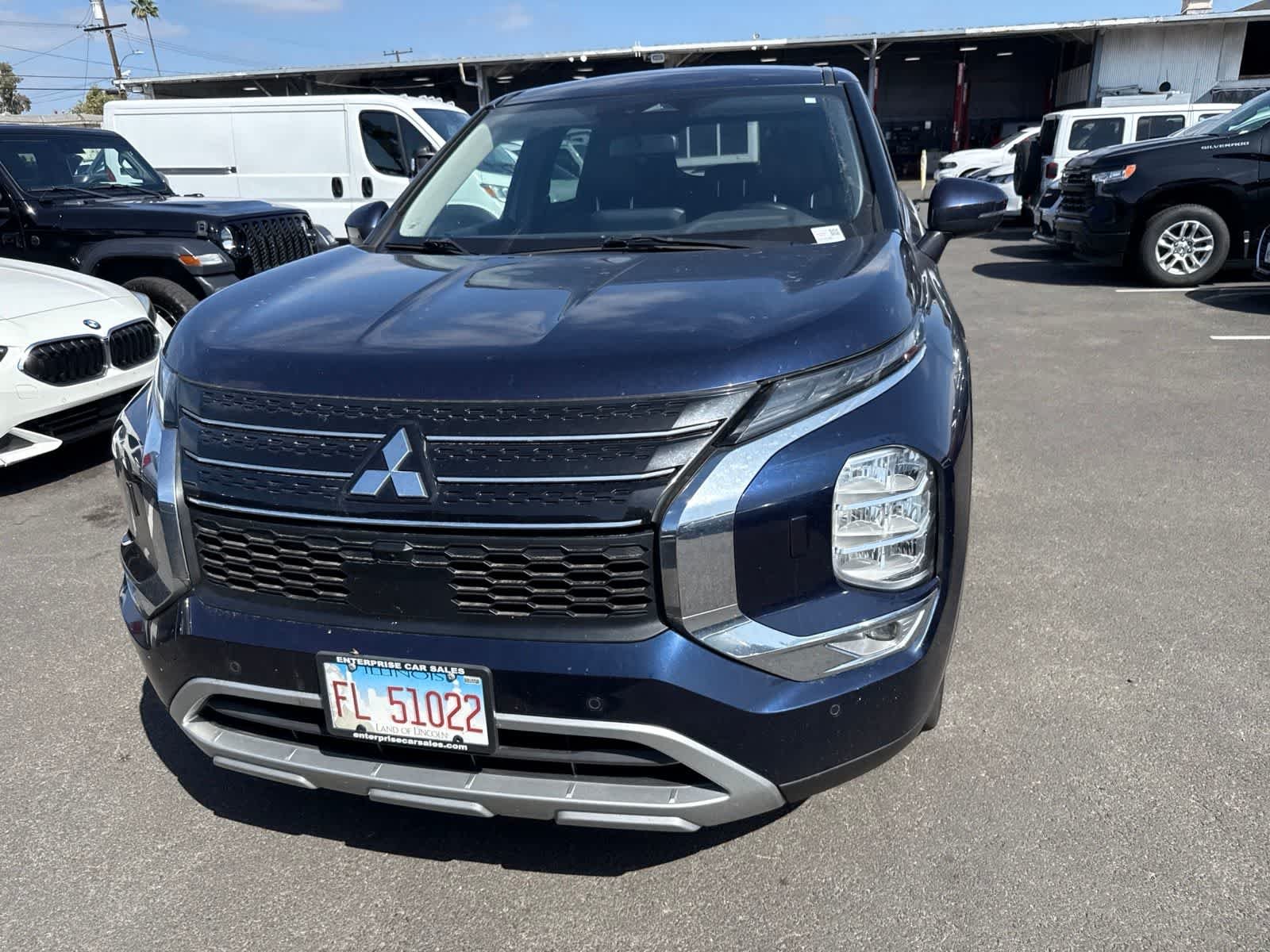 Used 2023 Cosmic Blue Metallic Mitsubishi SE image 3
