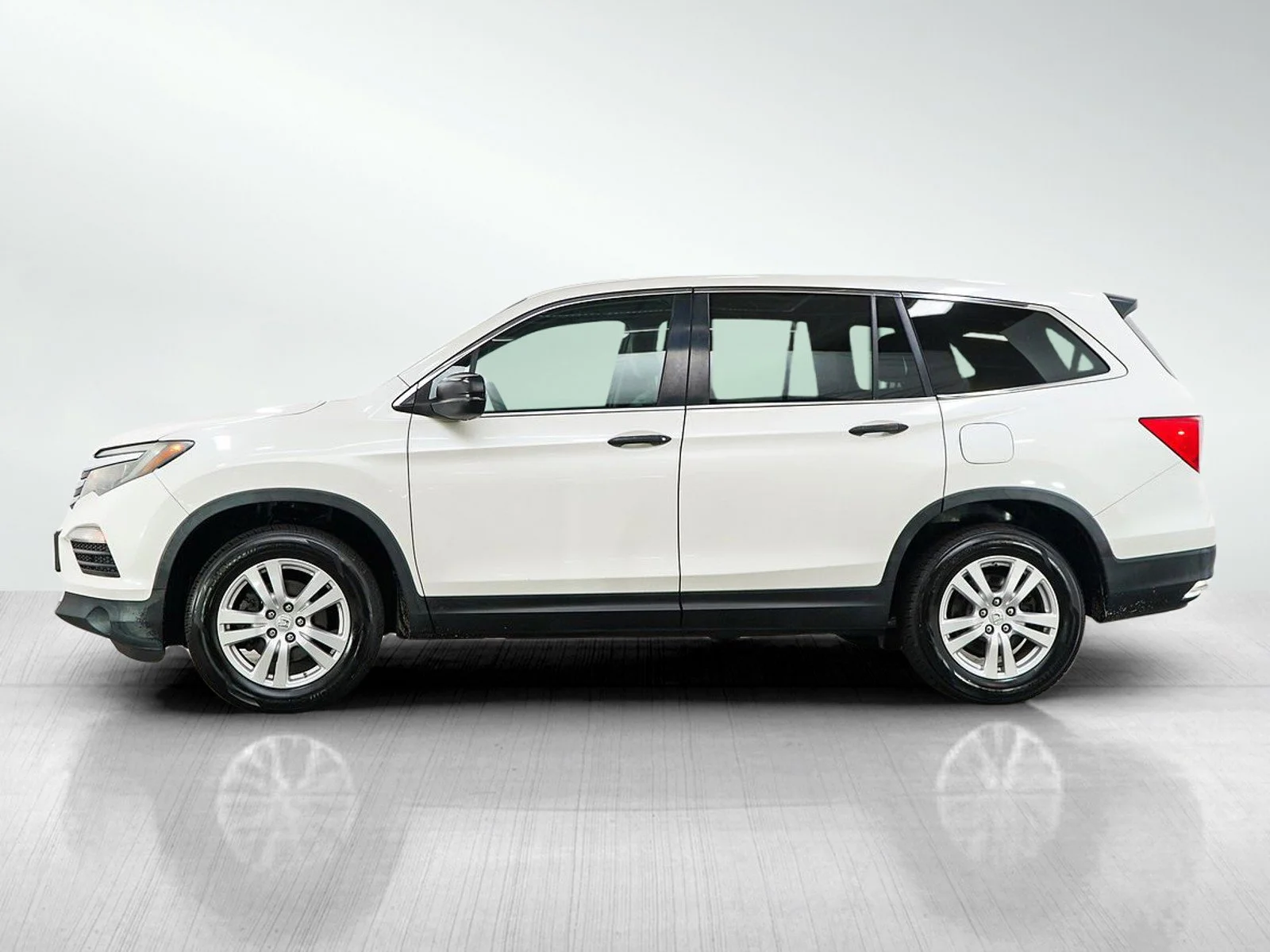 Used 2016 Honda Pilot LX with VIN 5FNYF6H1XGB096779 for sale in Burnsville, Minnesota