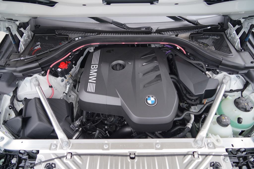 New 2026 Alpine White BMW 30 xDrive image 30