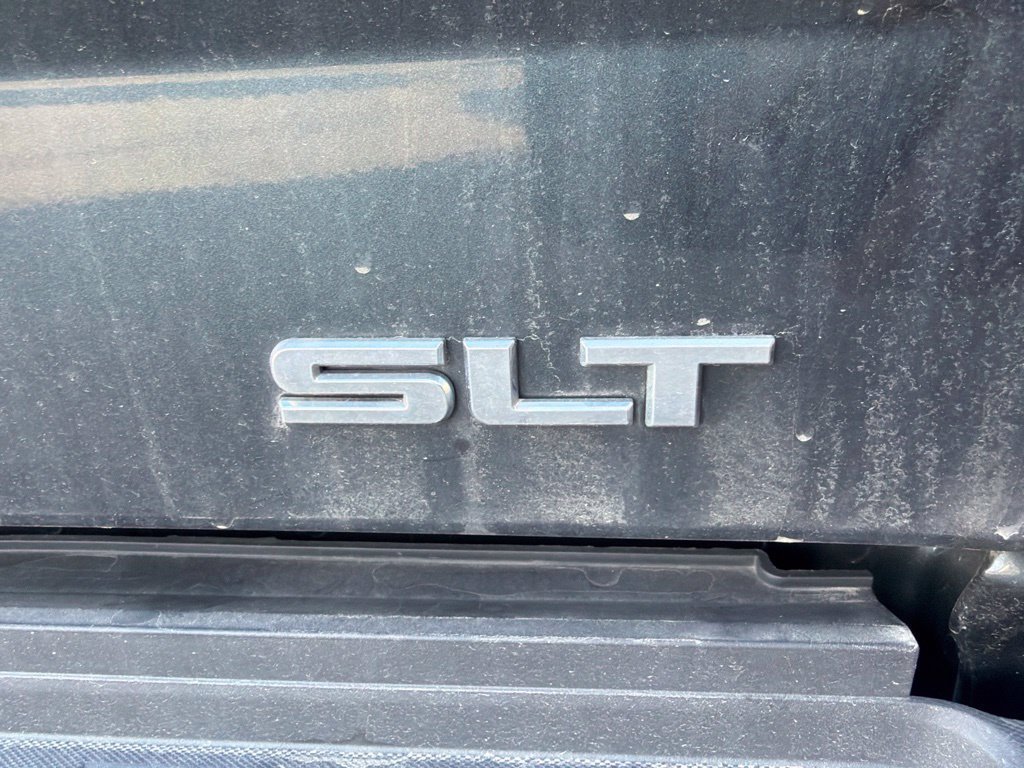 Used 2017 Dark Slate Metallic GMC SLT image 12