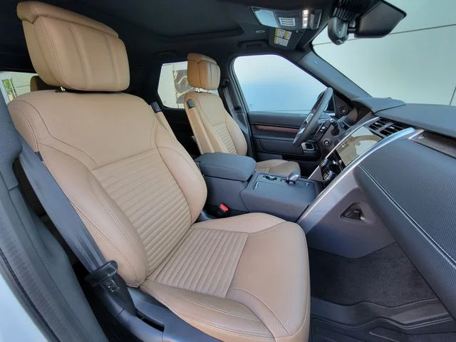 Certified Used 2025 White Land Rover Dynamic SE image 24