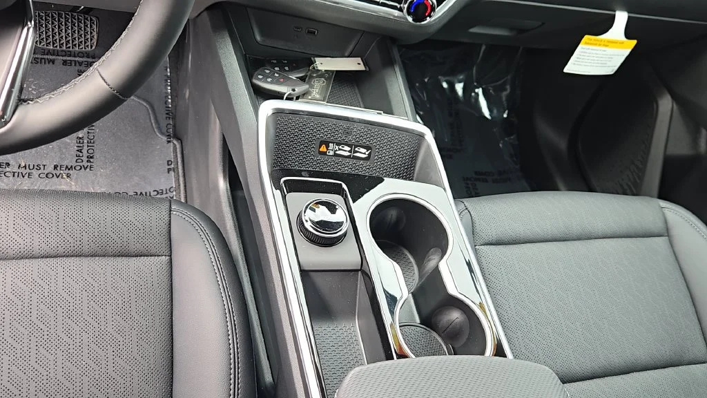New 2027 Summit White Chevrolet LT image 16
