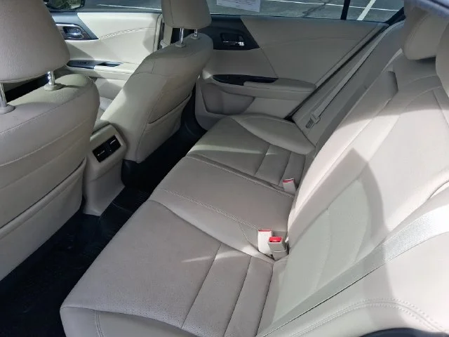 Used 2017  Honda Touring image 16