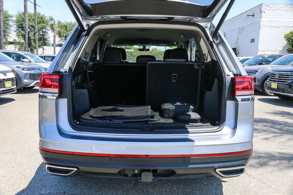 Used 2023 Silver Volkswagen 3.6L V6 SE w/Technology image 19