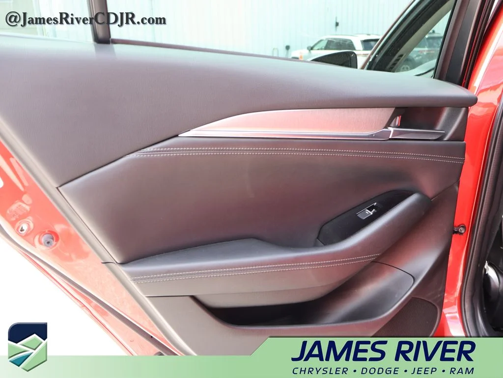 Used 2018 Red Mazda Sport image 16