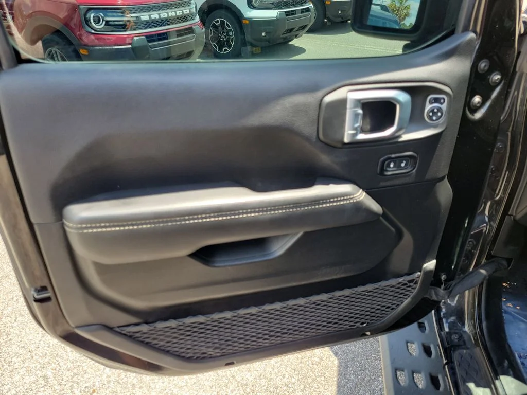 Used 2021 Black Clearcoat Jeep Overland image 13