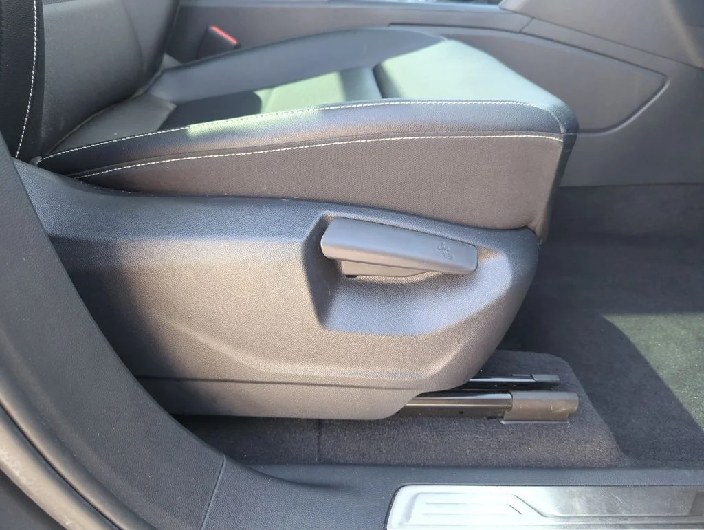 Used 2023 Gray Volkswagen 3.6L V6 SE w/Technology image 41