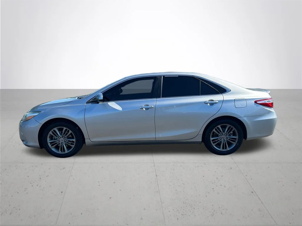 Used 2016 Silver Toyota SE image 9