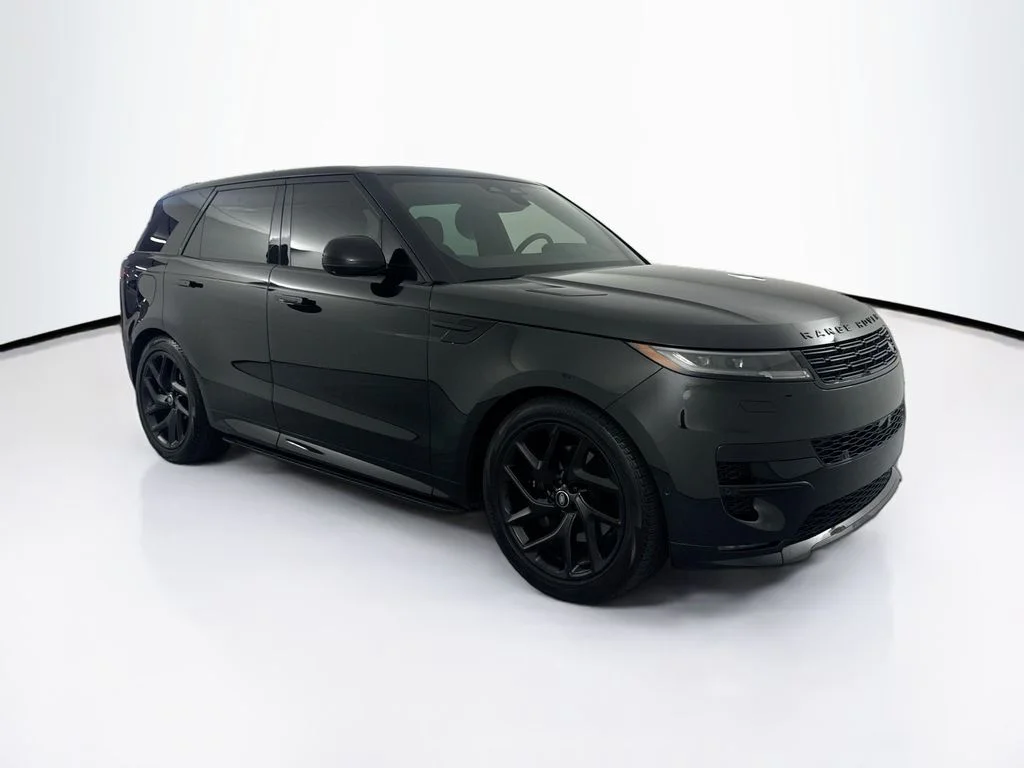Used 2024 Black Land Rover Dynamic SE image 3