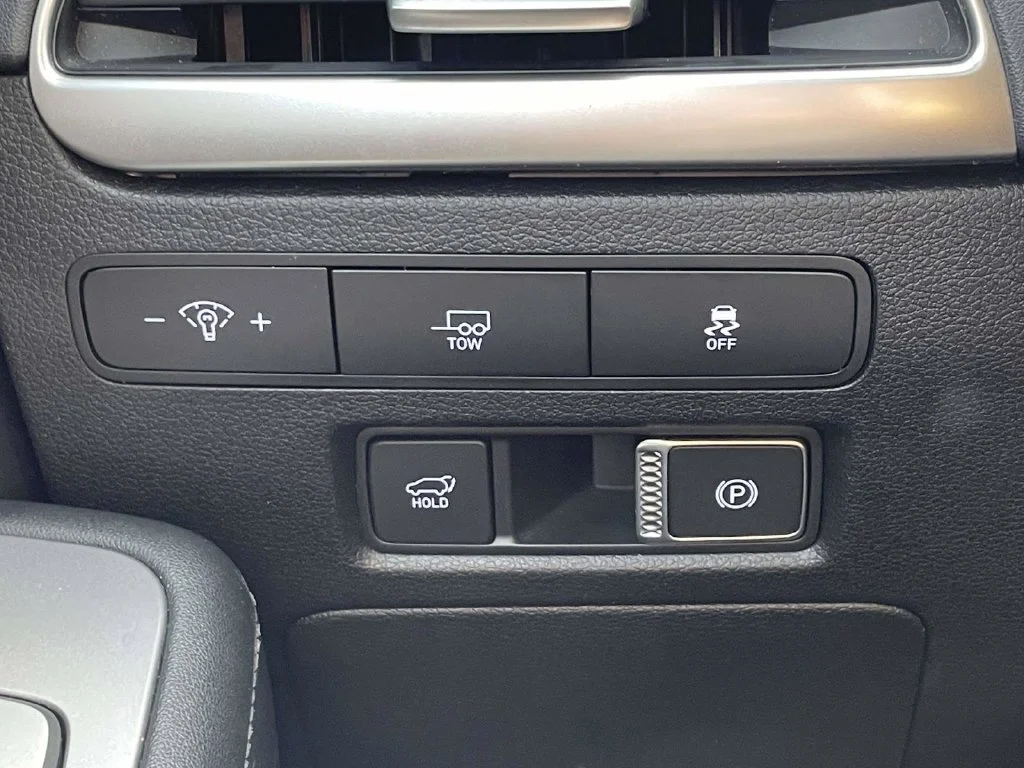 Certified Used 2025 Black Hyundai SEL image 29