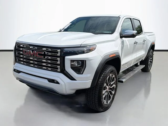 Used 2023 White GMC Denali image 8