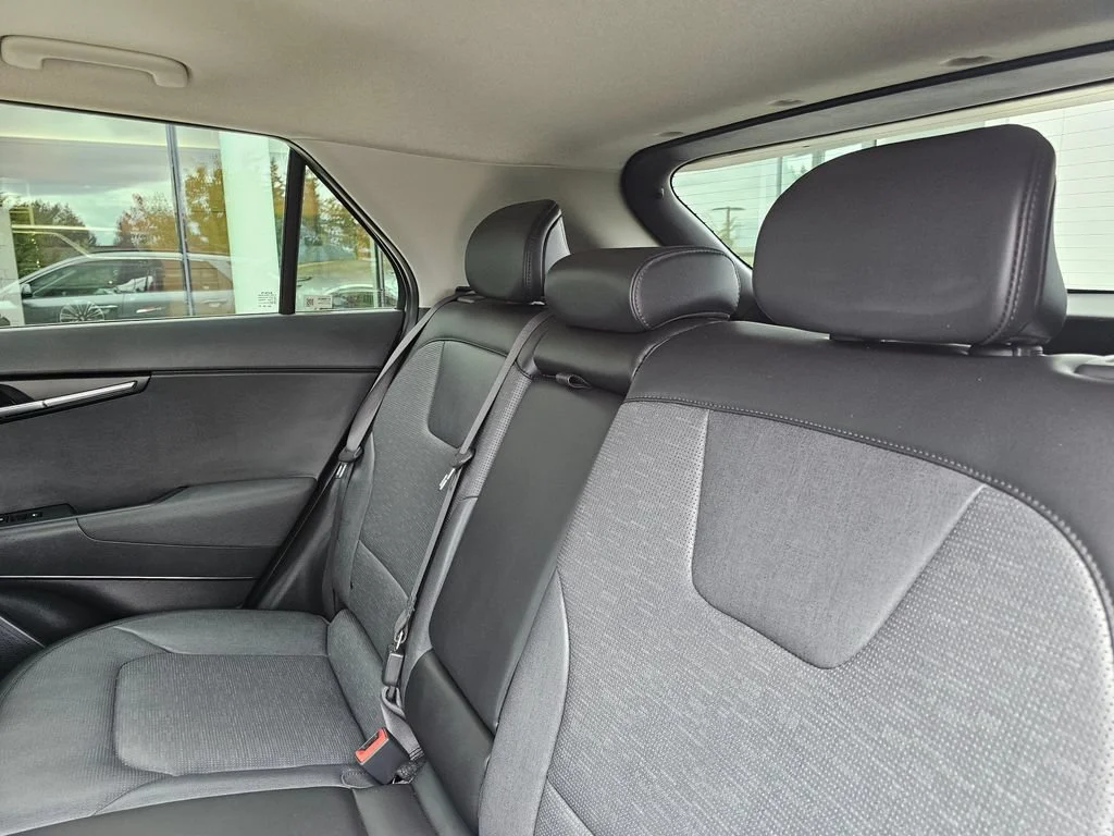 Used 2023  Kia Wave image 21
