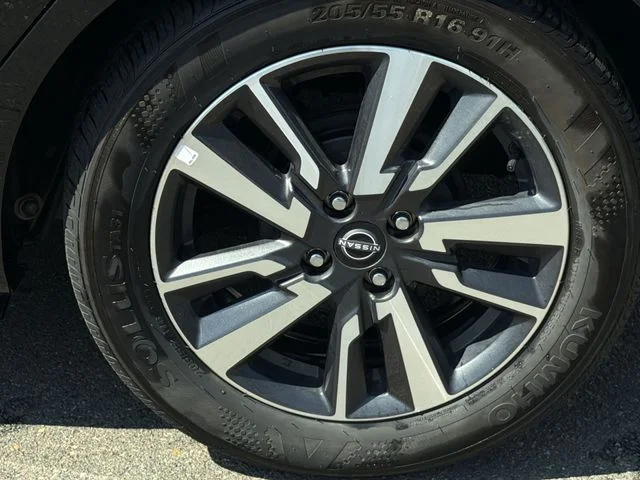 Used 2025 Black Nissan 1.6 SV image 16