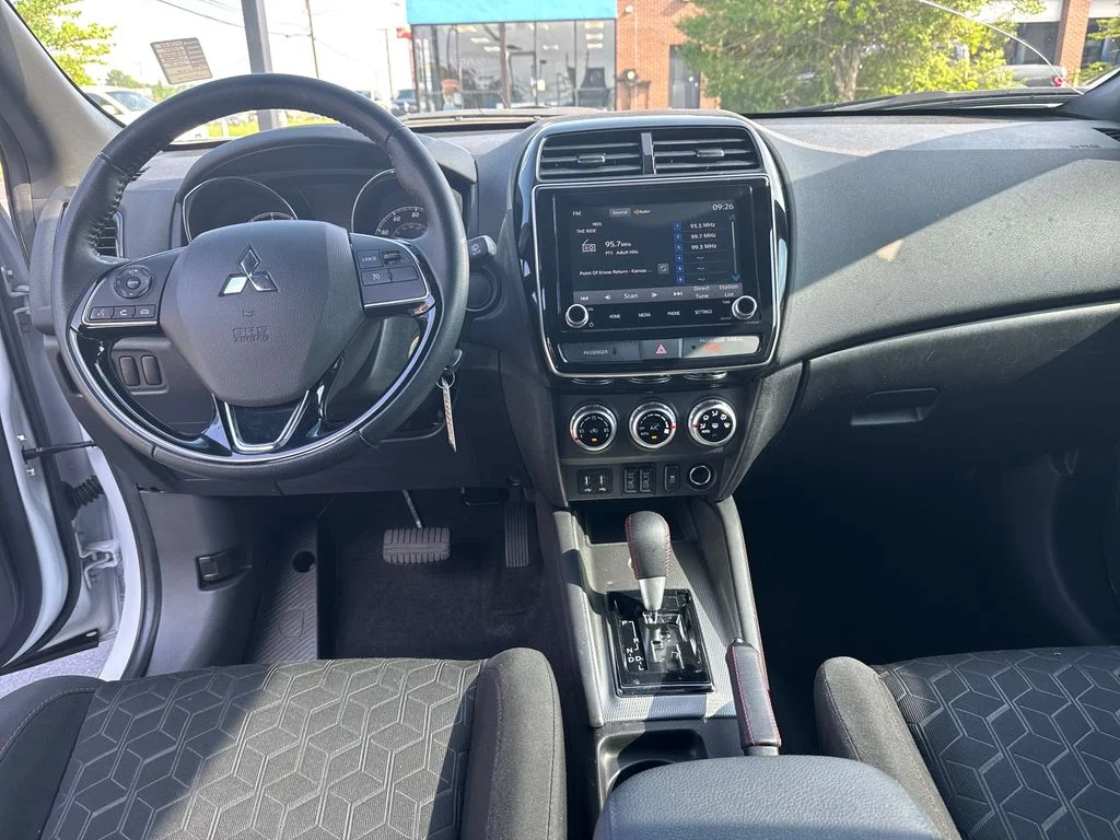 Used 2024 White Diamond Mitsubishi 2.0 SE image 15