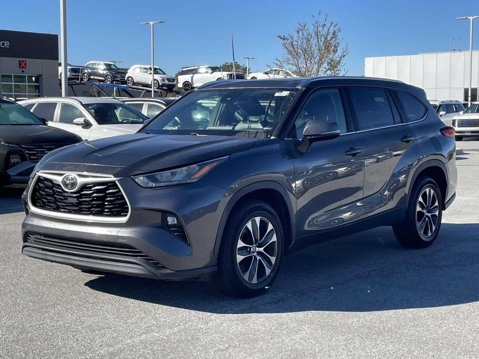 Used 2020 Magnetic Gray Metallic Toyota XLE image 24