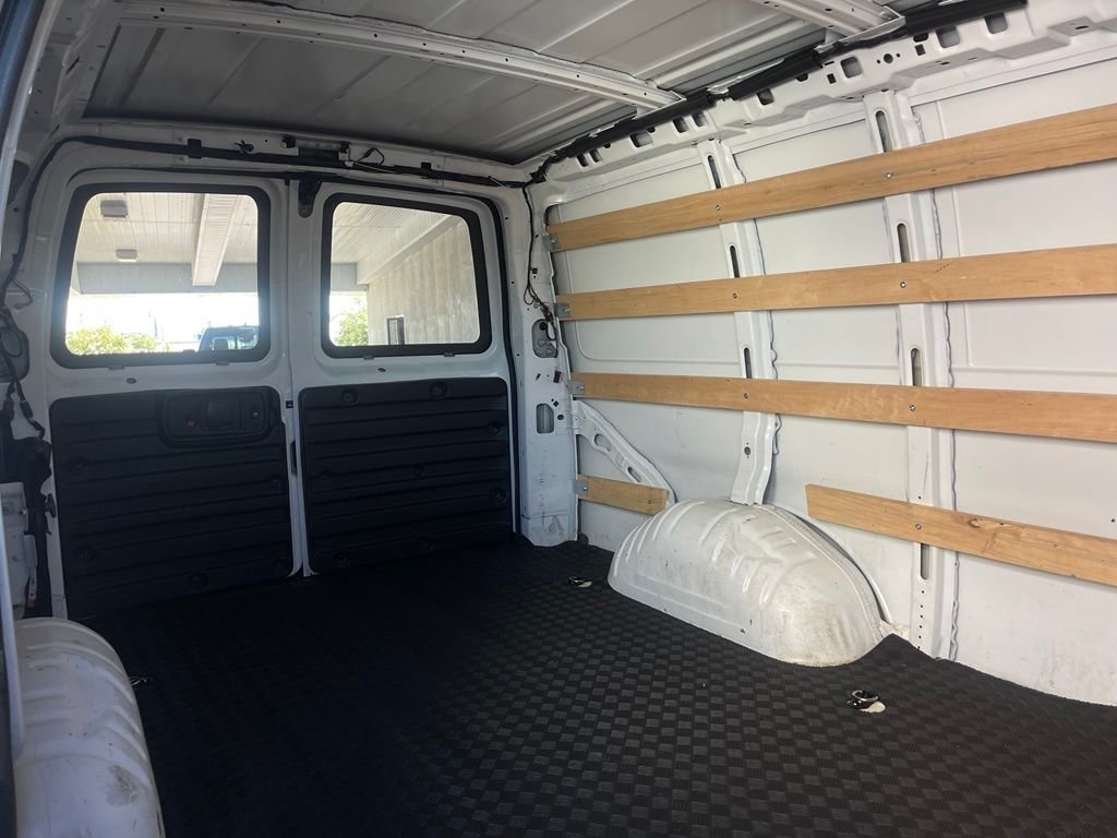 Used 2025 White GMC Work Van image 9