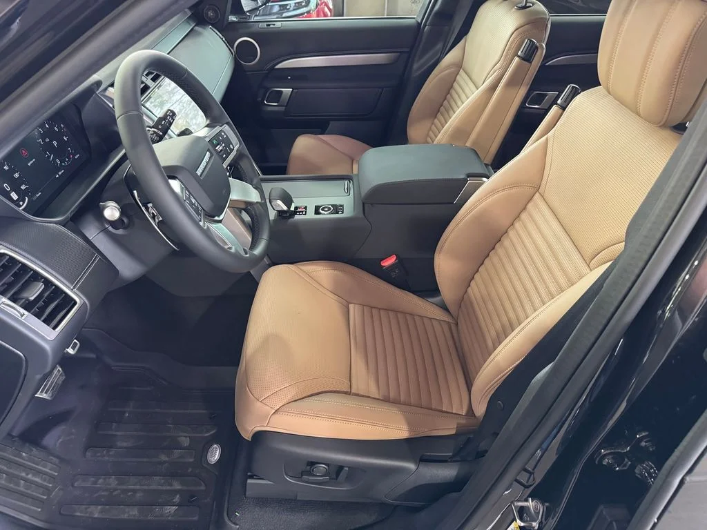 New 2026 Santorini Black Land Rover Gemini Edition image 8