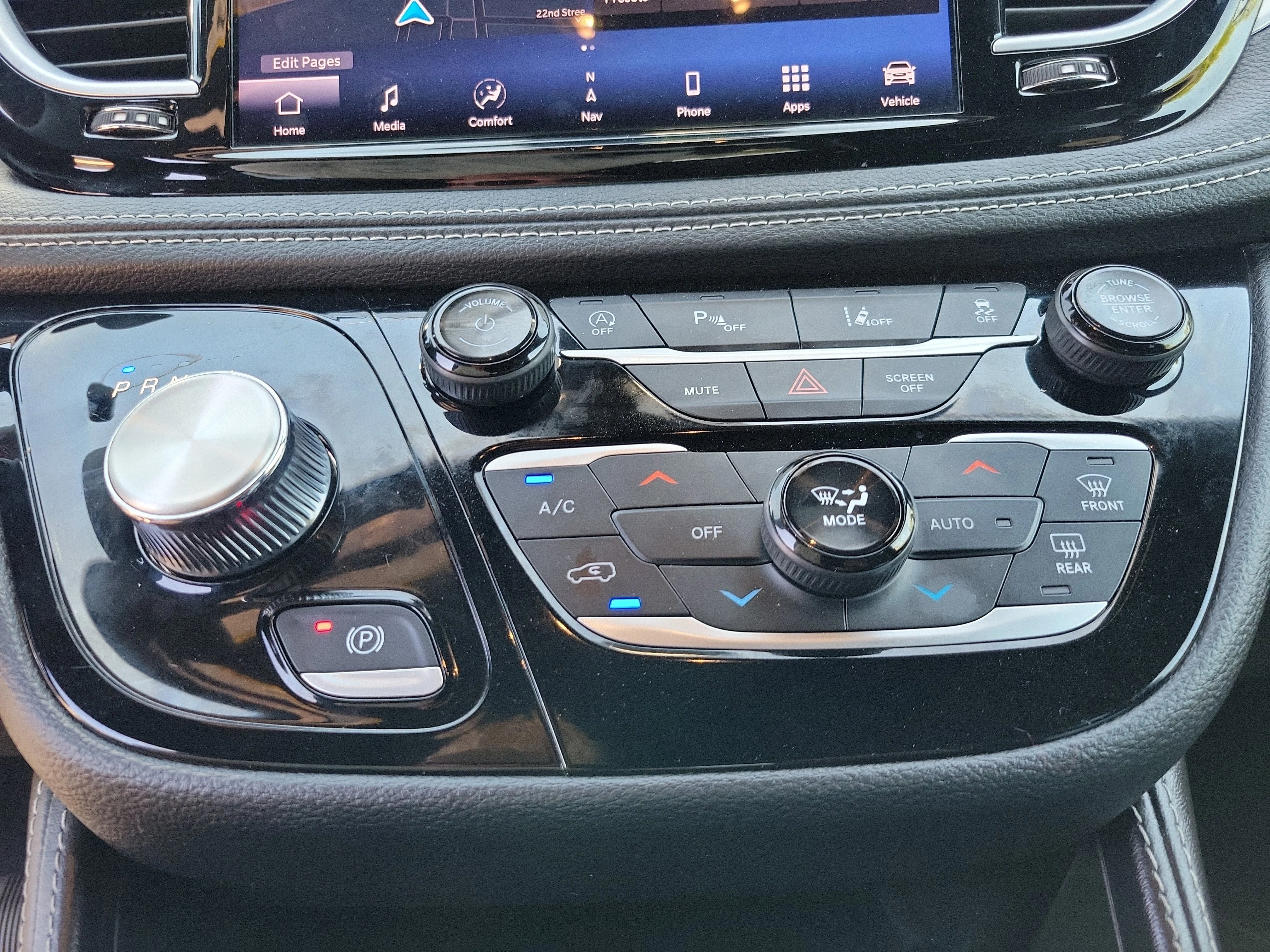 2025 Chrysler Pacifica Limited - Photo 15