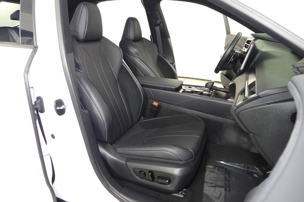 Used 2023 Ultra White Lexus 500h F SPORT Performance image 19