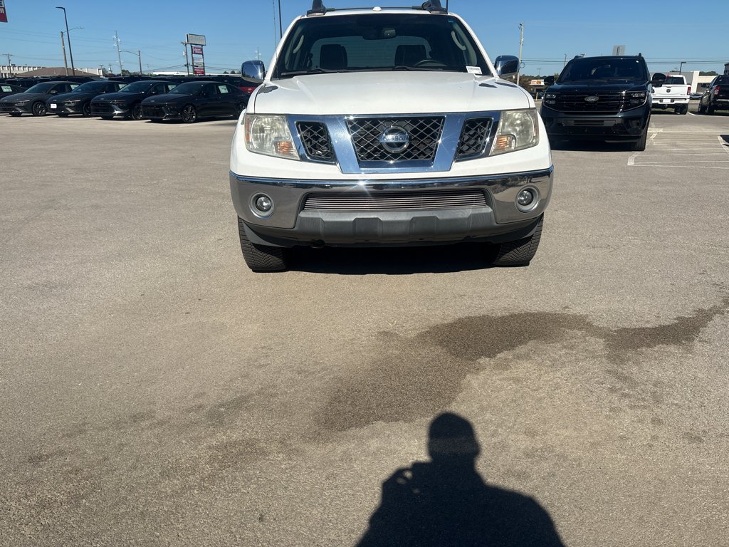 Used 2011 Avalanche Nissan SL image 2