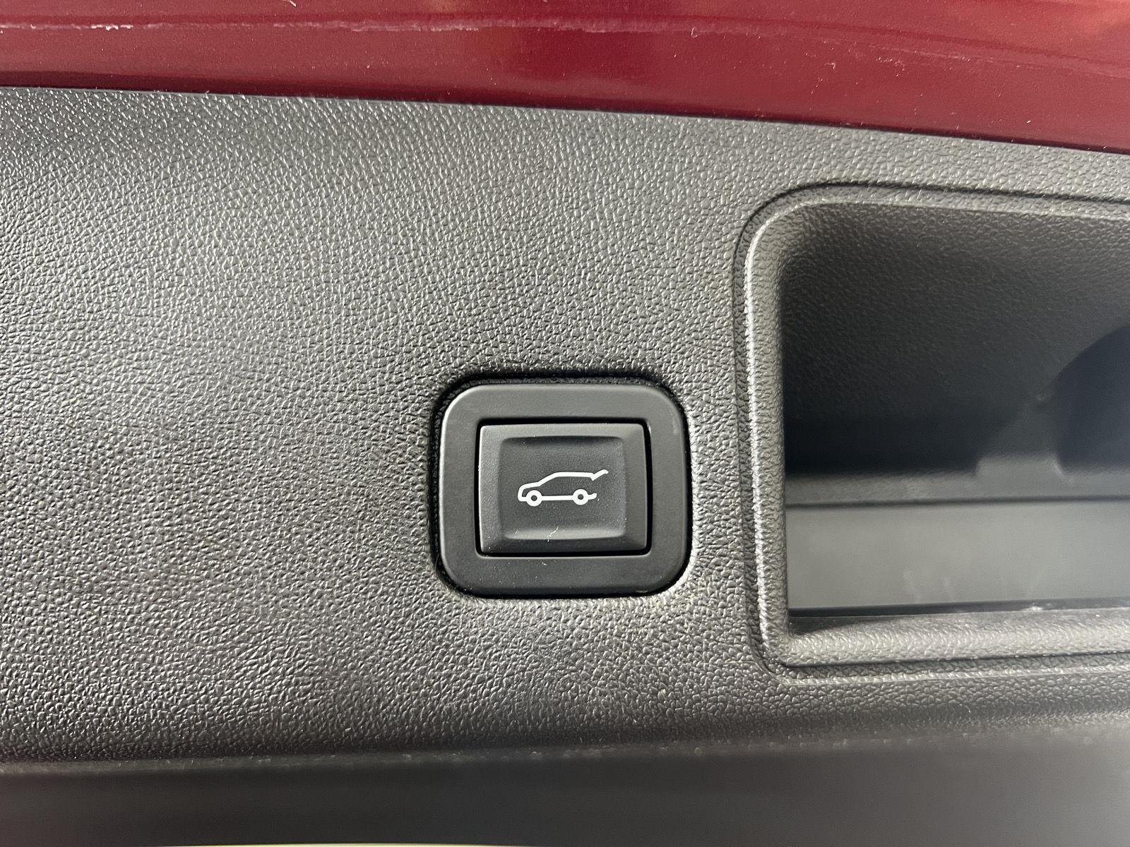 Used 2018 Red Quartz Tintcoat GMC Denali image 31