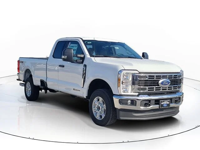 New 2026 Oxford White Ford XLT image 3