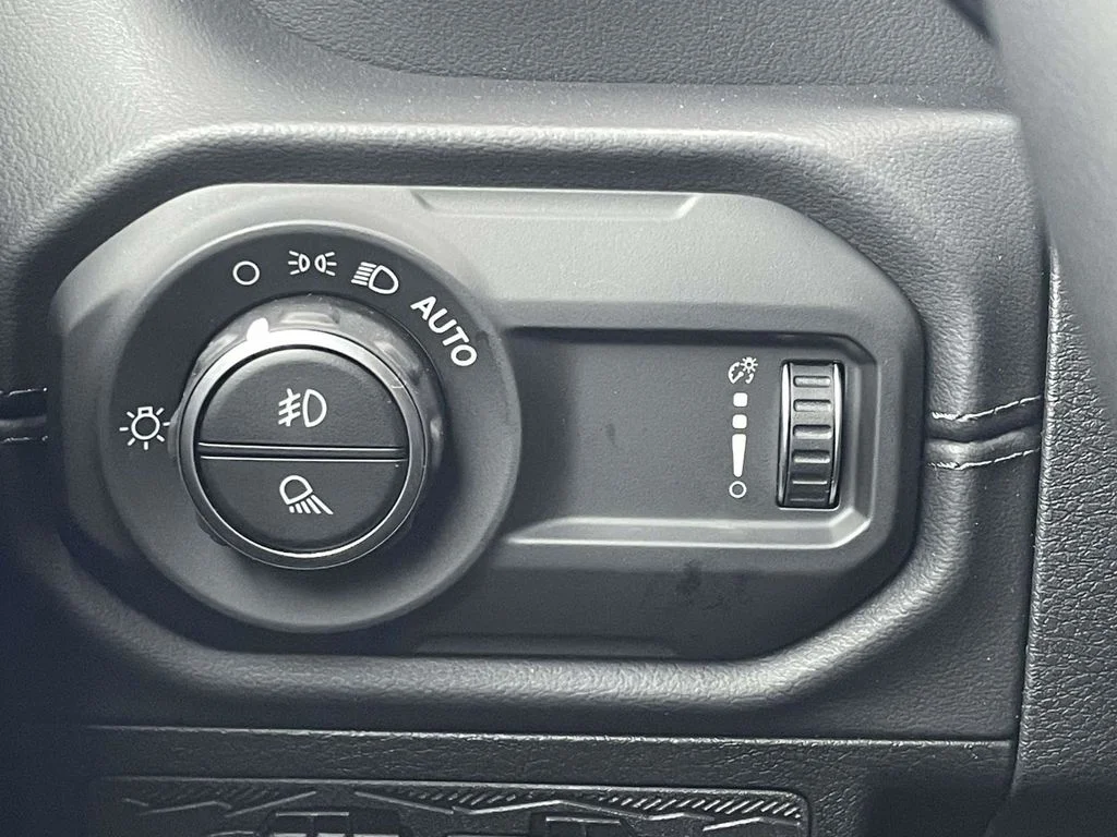 New 2026 Black Clear-Coat Exterior Paint Jeep Sahara image 28