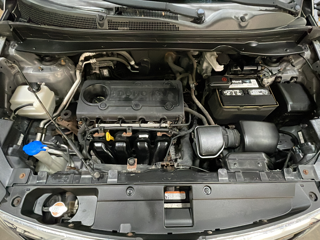 Used 2011 Silver Kia LX image 40