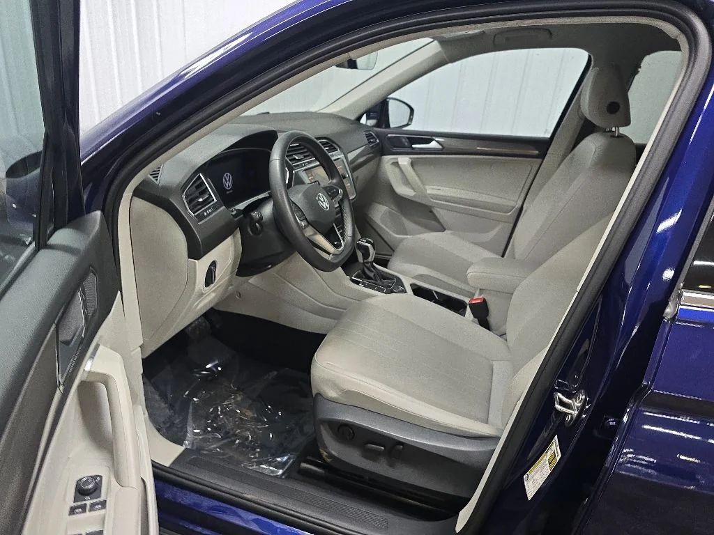 Used 2022 Blue Volkswagen 2.0T SE image 28