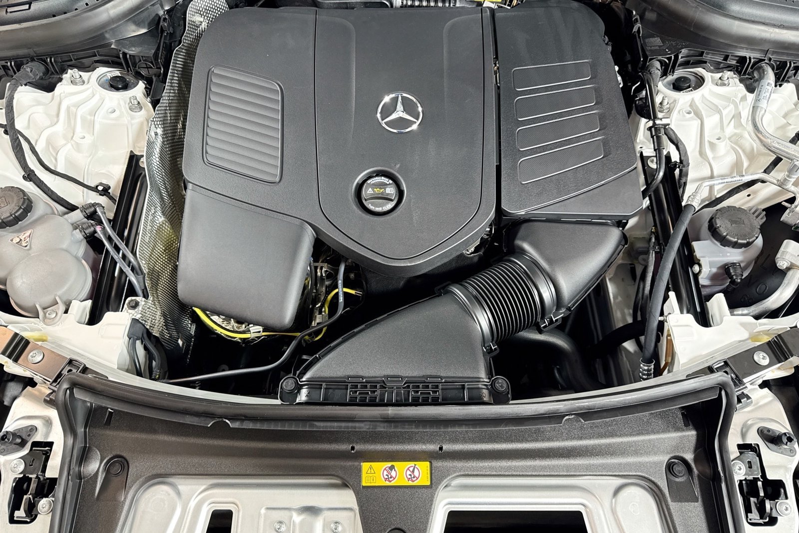 New 2026 Polar White Mercedes-Benz GLC 300 image 28