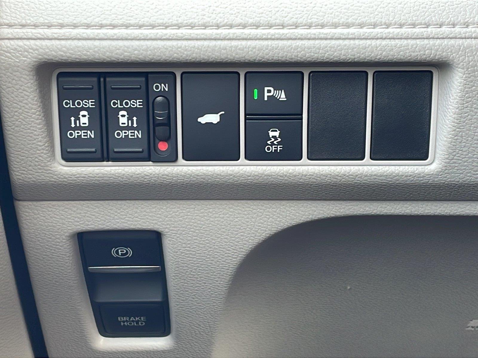 Certified Used 2026 Solar Silver Metallic Honda Touring image 18