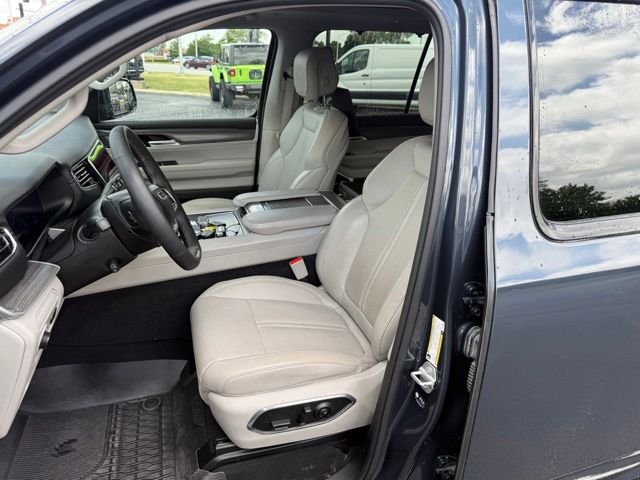 Used 2024  Jeep Series III image 8