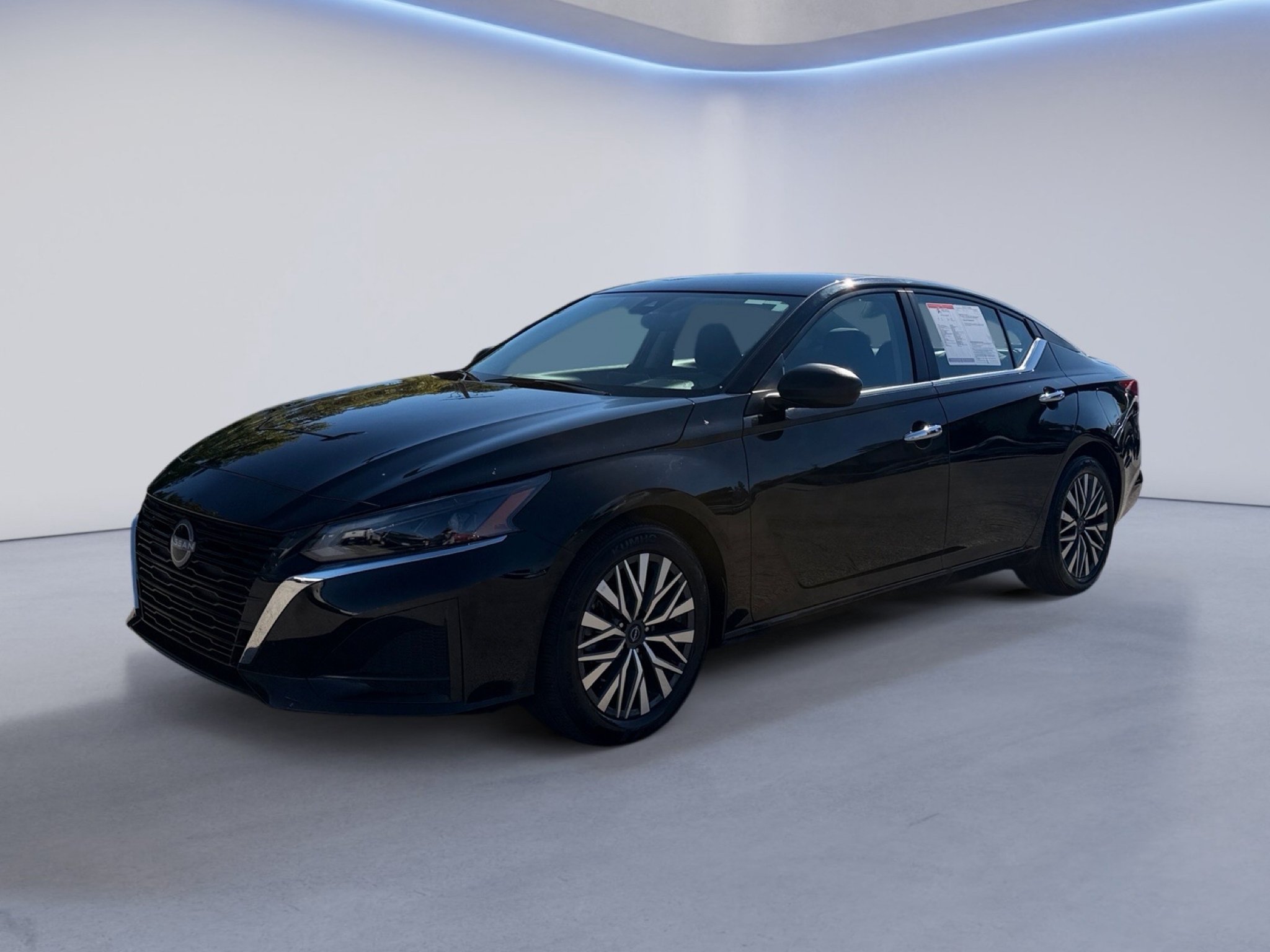 Used 2025 Super Black Nissan SV image 7
