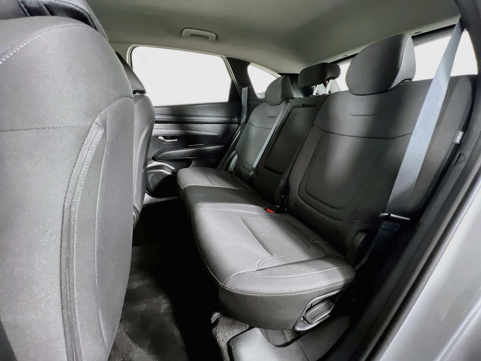 Used 2025 Shimmering Silver Hyundai SE image 23