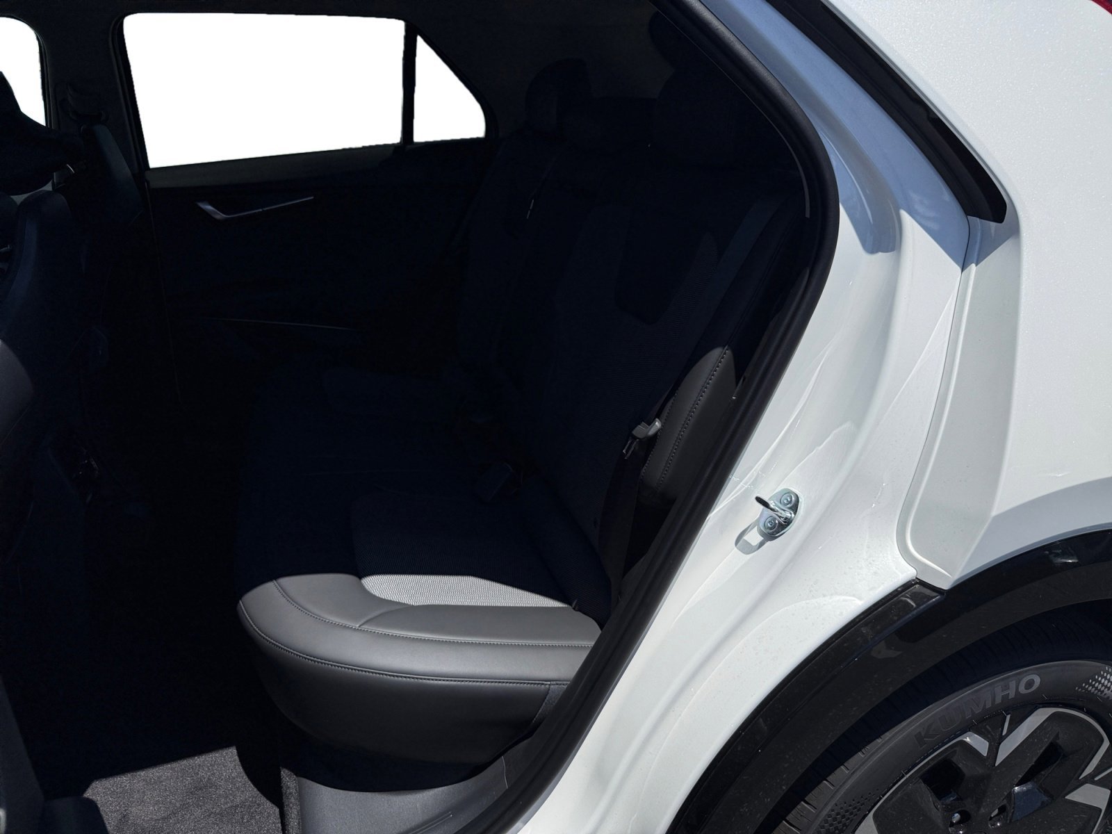 New 2026 Snow White Pearl Kia WIND image 16
