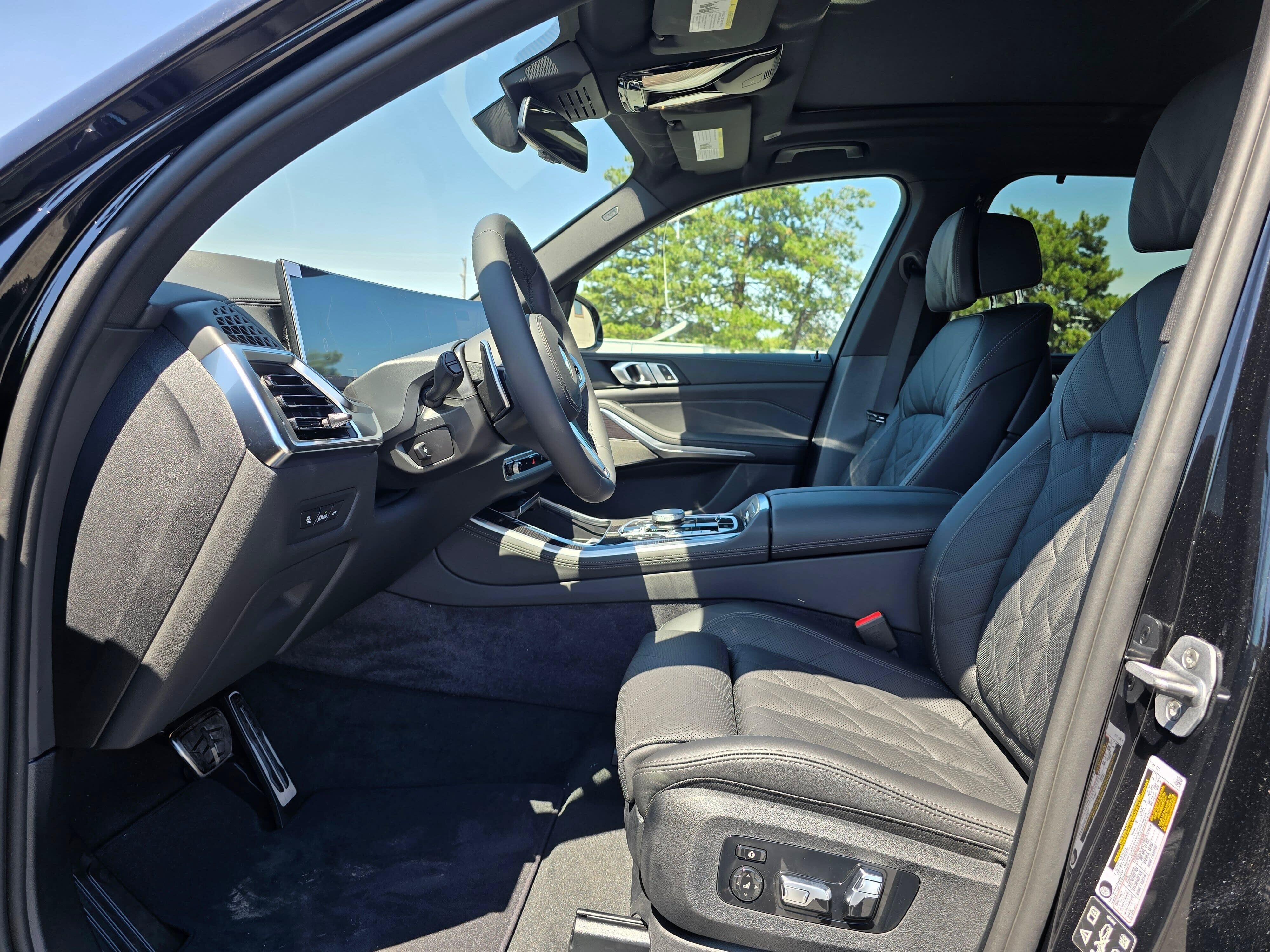 New 2026 Black Sapphire Metallic BMW xDrive40i image 10