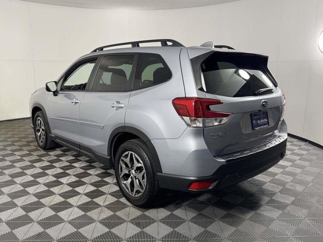 Used 2023 Ice Silver Metallic Subaru Premium image 8