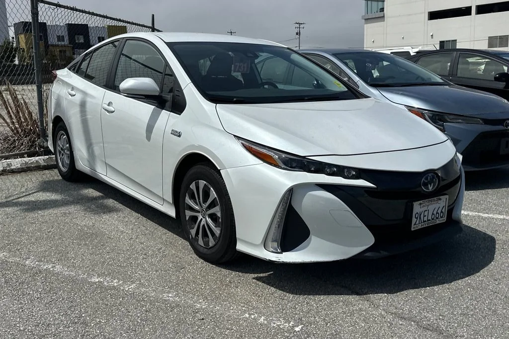 Certified Used 2021 Beige Toyota XLE image 2