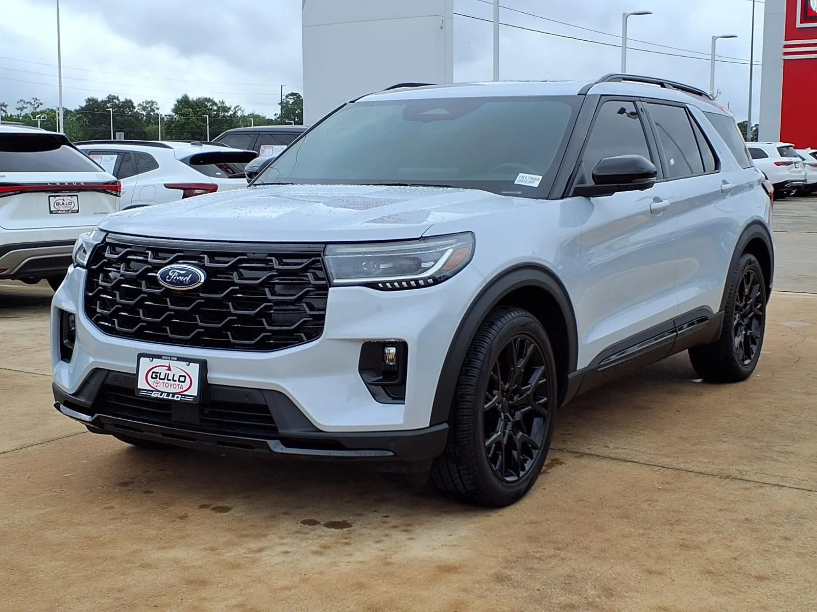 Used 2025 White Ford Platinum image 3