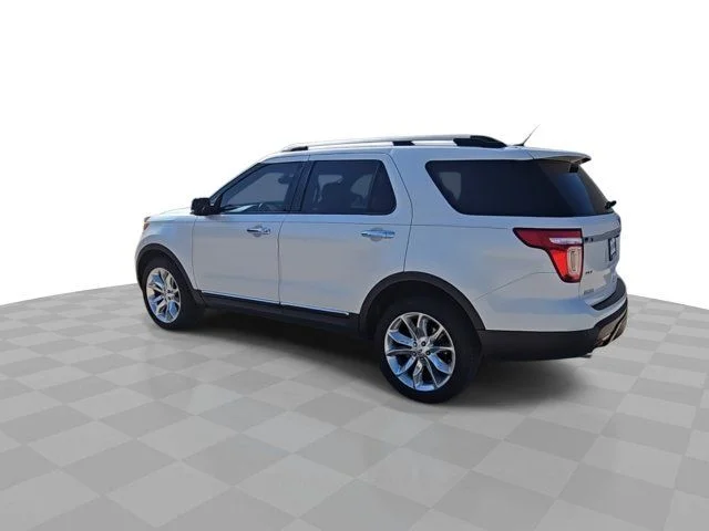 Used 2015 White Platinum Clearcoat Metallic Ford XLT image 6