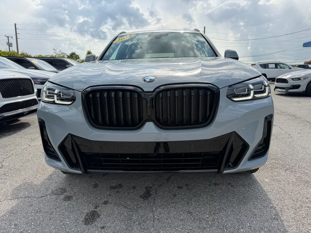 Used 2024  BMW xDrive30i image 4