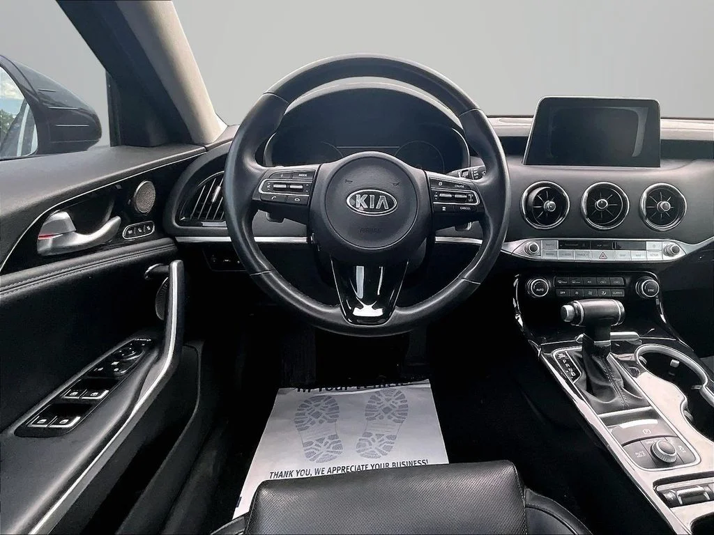 Used 2018 Black Kia Premium image 5