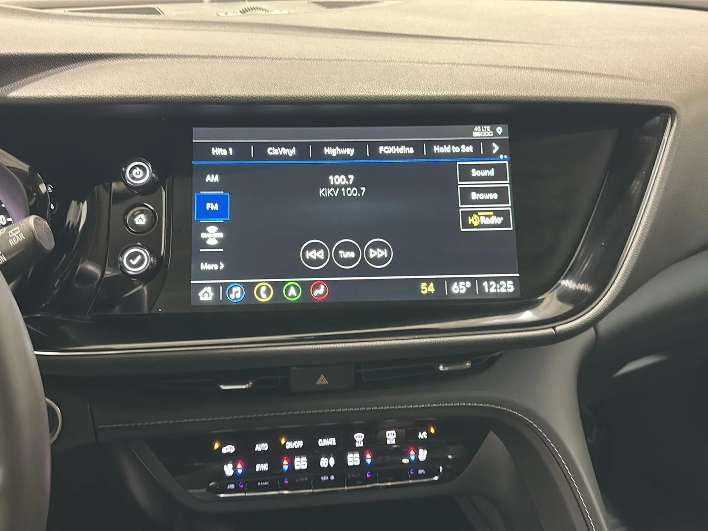 Used 2022 SUMMIT WHITE Buick Avenir image 12