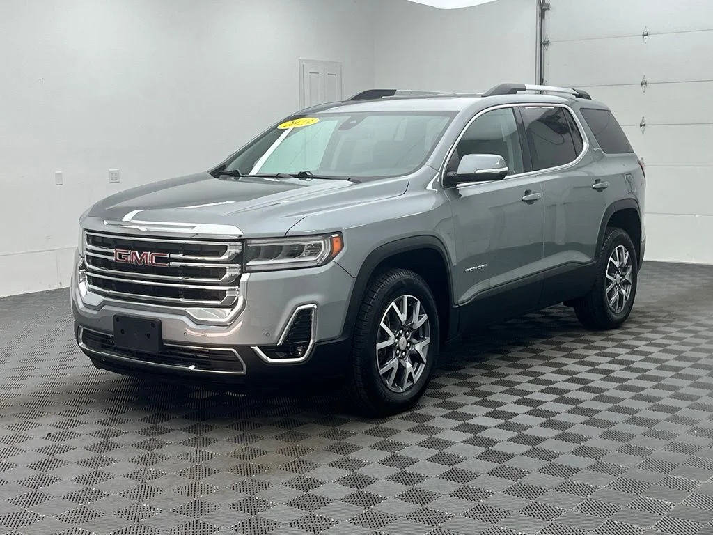 Used 2023 Silver GMC SLT image 2