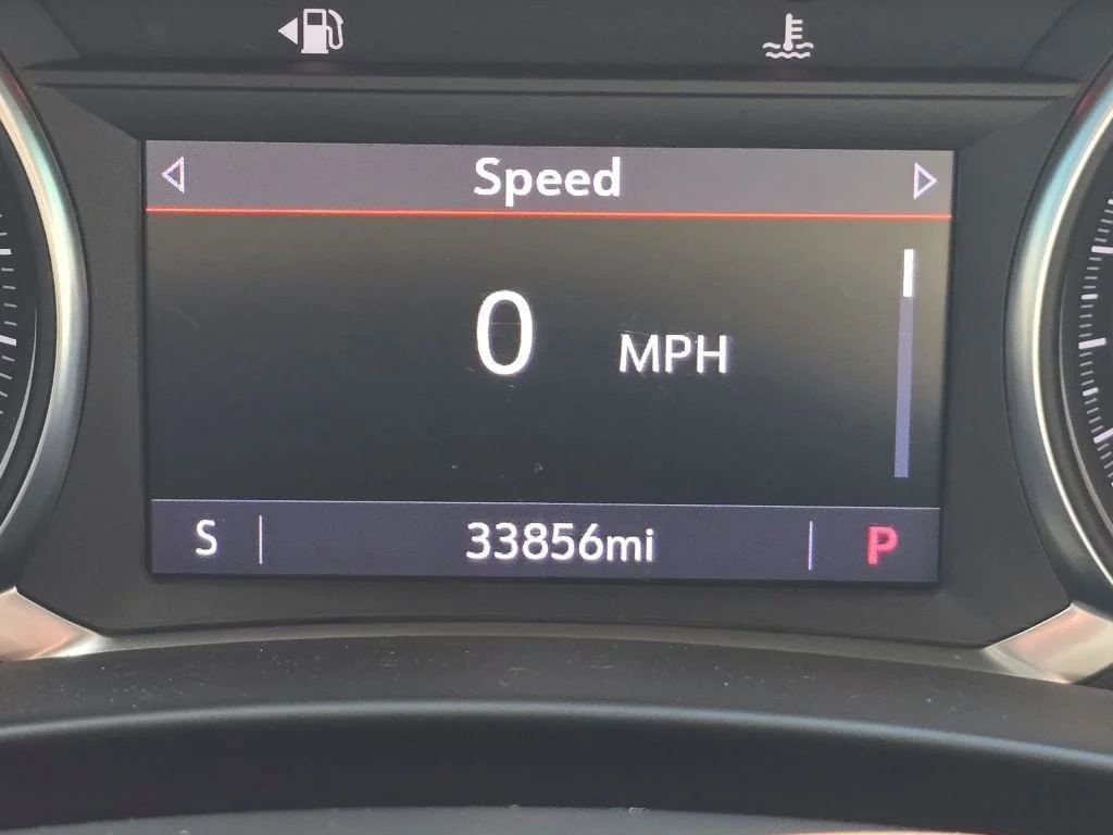 Used 2022 Ebony Twilight Metallic GMC FWD 4dr SLT Elevation Edition with Skyscape Power Sunroof image 18