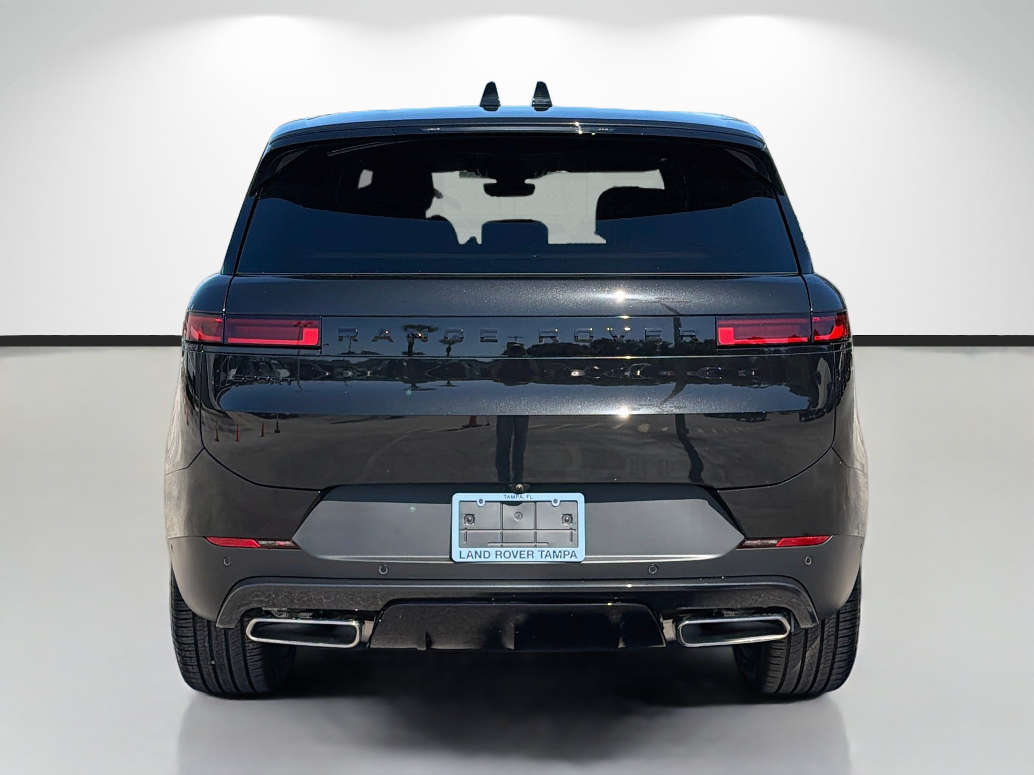 New 2027 Santorini Black Land Rover SE image 4