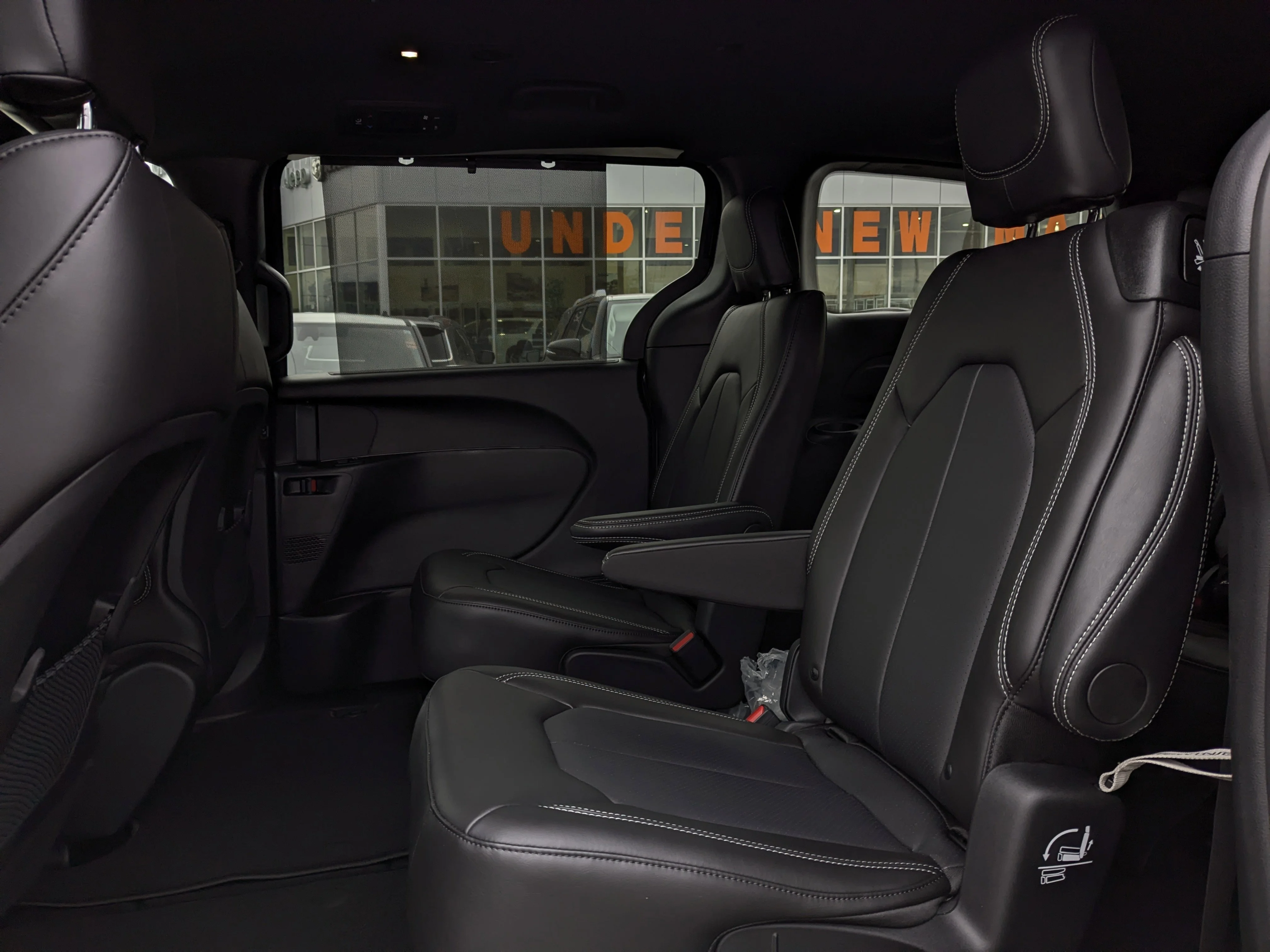 New 2026 Black Chrysler SXT - Power Liftgate - Power Sliding Doors - Leather - Remote Start image 28