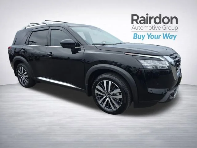 2022 Nissan Pathfinder Platinum 4WD's photo