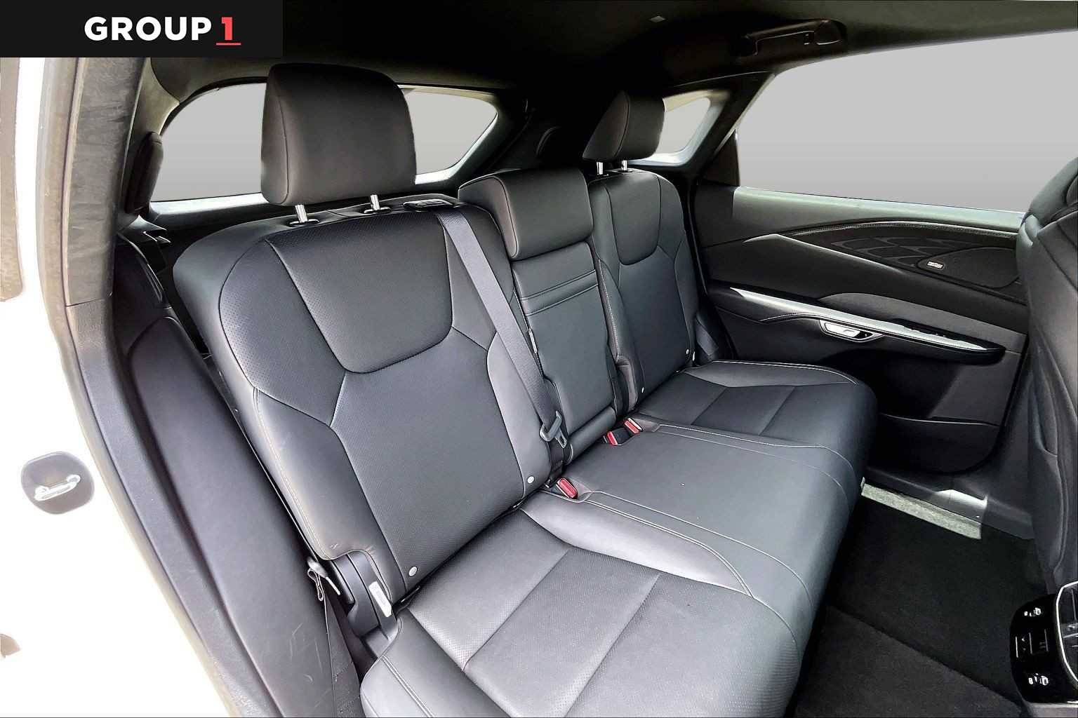 Used 2024 Ultra White Lexus F SPORT Handling image 17